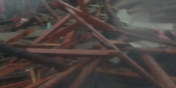 Angin Puting Beliung Rusak Rumah Warga