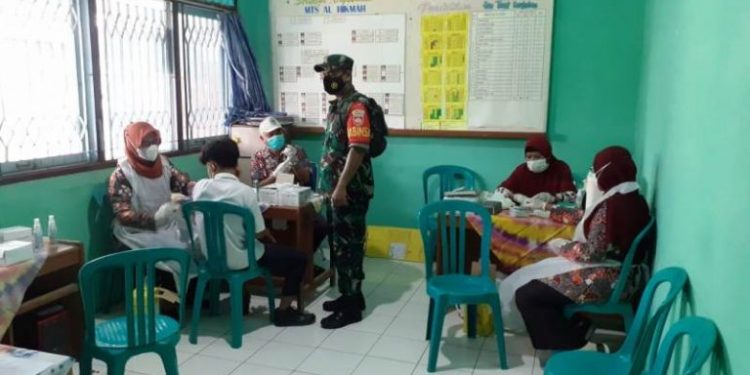 Ratusan Pelajar MTS Al-Hikmah Cipelem Brebes Telah Divaksinasi Covid-19 Dosis I