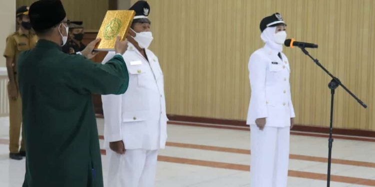 Bupati Cirebon Berpesan Kepada Kuwu Antar Waktu Yang Baru Dilantik, Kuwu Desa Gamel Dan Kuwu Wanakaya Harus Ada Gebrakan Baru Untuk Kemajuan Desanya
