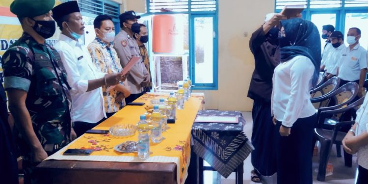 Hari ini, Kuwu Sampih Melantik Langsung Satu Perangkat Desa Baru
