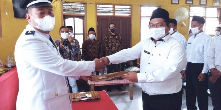 Kuwu Anang Muhari Lantik Sebelas Perangkat Desa Curug Wetan