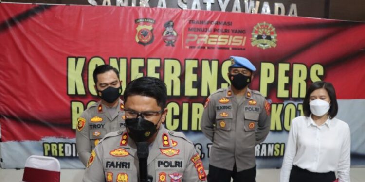 Nurhayati  Disebut dan Diduga Langgar Pasal 2 Dan 3 Uu No 31 Tahun 1999 Sebagaimana Diubah Dengan UU Nomor 20 tahun 2001 Junto Pasal 55 KUHP