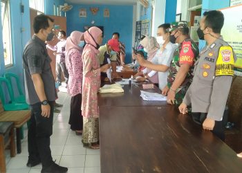 Penyaluran BPNT Sesuai Prokes, Sebanyak 208 KPM di Desa Tegalkarang Terima Bantuan BPNT