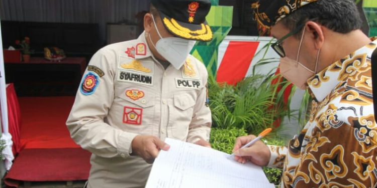 Bupati Cirebon Dan Forkopimda Pantau Arus Mudik Serta Bagikan Bantuan, Diprediksi Puncak Arus Mudik Jumat