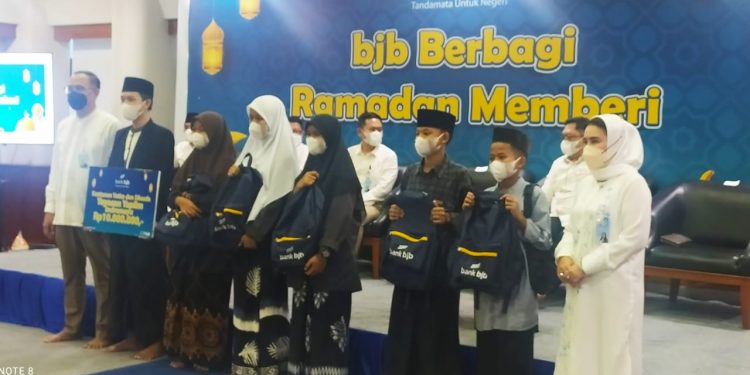 bank bjb Berikan Santunan Kepada Anak Yatim di Indramayu