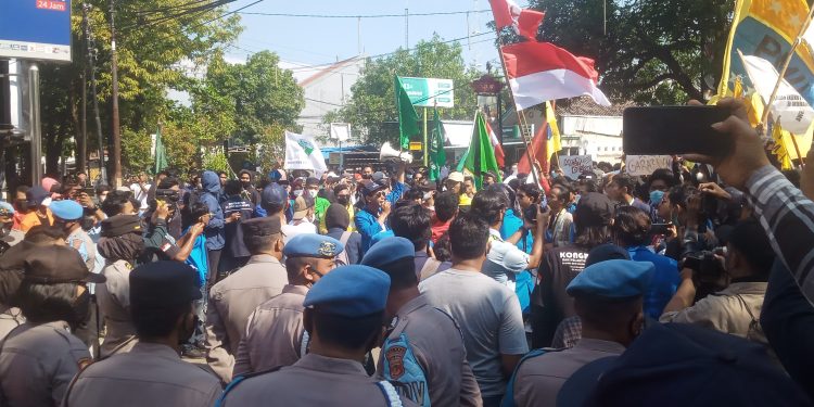 Aksi Demo dari Mahasiwa Didepan Gedung DPRD Indramayu