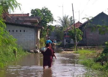 Sungai Rawa di Indramayu Meluap, Rendam Permukiman Warga