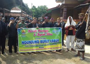 Sultan Kacirebonan IX Pangeran Raja Abdul Ghoni Lepas Peserta Napak Tilas Ngunjung Buyut Cabuk Desa Warukawung