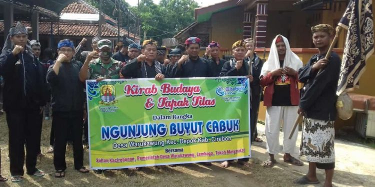 Sultan Kacirebonan IX Pangeran Raja Abdul Ghoni Lepas Peserta Napak Tilas Ngunjung Buyut Cabuk Desa Warukawung