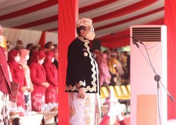 Bupati Cirebon H. Imron Pimpin Upacara Peringatan Hardiknas 2022