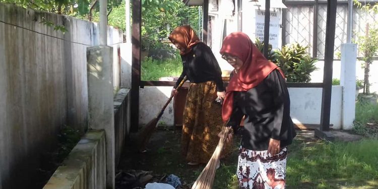 Usai Lebaran 2022, Kantor Pelayanan Publik Tetap Laksanakan Kegiatan Jumat Bersih Sesuai Himbauan Bupati Cirebon