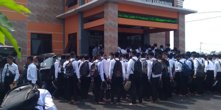 Ribuan Lulusan SLTA Mengikuti Tes Kerja di PT TOYOTA