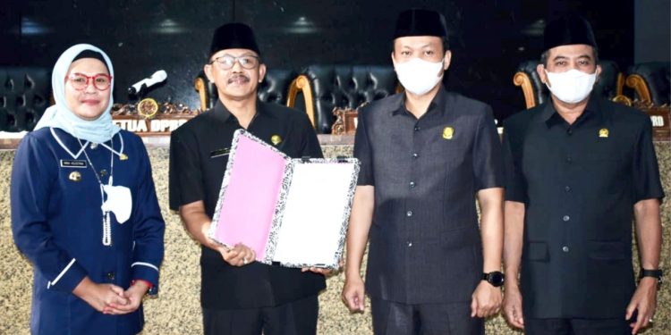 Bupati Indramayu Sampaikan Nota Penjelasan Raperda Pengelolaan Keuangan Daerah