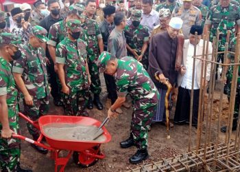 Kunjungan Kasad Jenderal TNI Dudung Abdurachman Di Kabupaten Cirebon, Tinjau Dan Lakukan Peletakan Batu Pertama Pembangunan Masjid Syarif Abdurachman