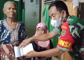 Babinsa Koramil 0620 – 13/Sumber Kodim 0620/Kab.Cirebon Salurkan Dana Santunan Dari KASAD TNI Kepada Anak Yatim Piatu