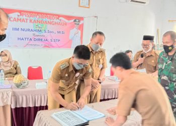 Sertijab Camat Kandanghaur, Posisi Iim Nurohim Diganti Hatta Direja