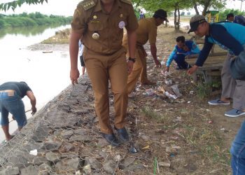 Camat Losarang Konsisten Terhadap Kebersihan Lingkungan
