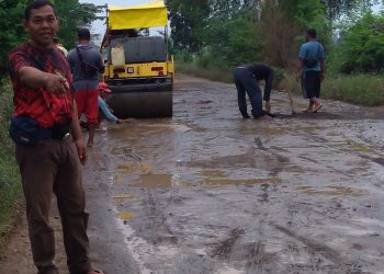 Tokoh Masyarakat Monitor Rehab Jalan Kamplong Drunten