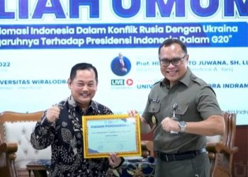 Rektor Unjani Beri Materi Kuliah Umum Kepada Mahasiswa Unwir