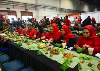 Puan Maharani dan Nina Agustina Bertemu di Acara FBIN