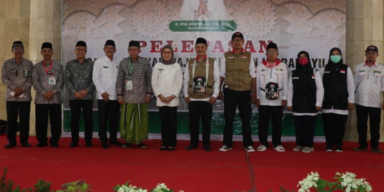 Bupati Nina Agustina Lepas Calhaj Indramayu Kloter 40 dan 42