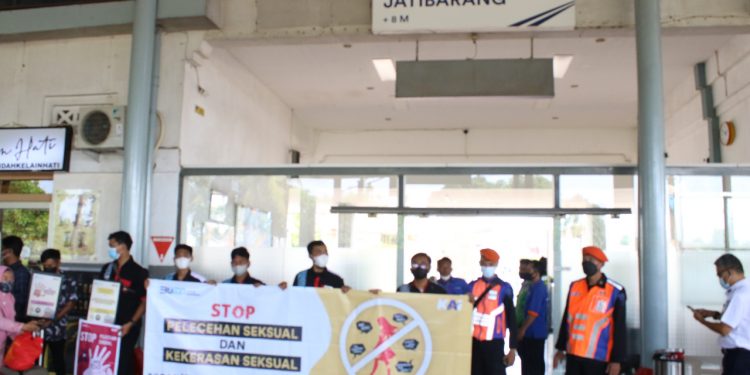 Komunitas Pecinta KA Kampanye Melawan Tindak Kekerasan Seksual di Stasiun Jatibarang