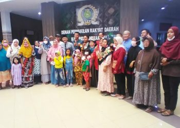 Kepada Ketua DPRD Indramayu, Pedagang Pantai Tirtamaya Curhat