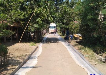 Jalan Poros Desa Cipedang Indramayu di Cor Beton