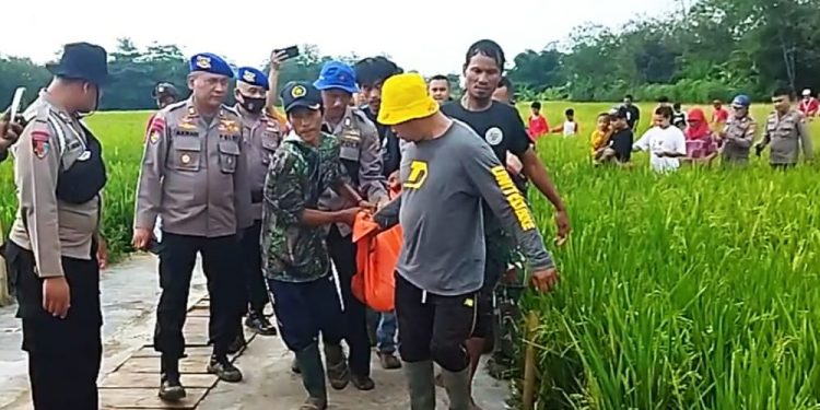 Dramatis, Begini Rangkaian Penemuan Dua Bocah Yang Tenggelam Di Sungai Cimanis