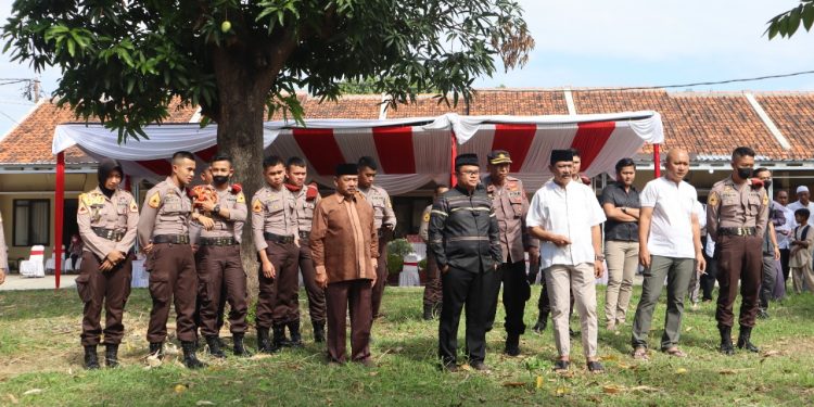 Kapolres Cirebon Kota Hadiri Pemotongan Hewan Qurban