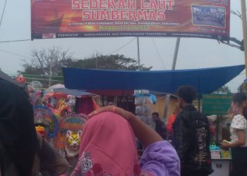 Nelayan Kandanghaur Gelar Tradisi Sedekah Laut