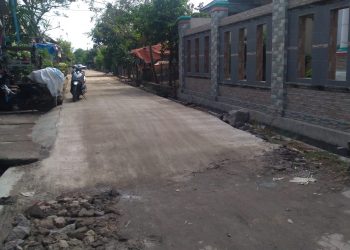 Pemdes Wirakanan Cor Jalan Desa Mansur