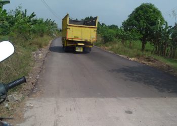 Dinas PUPR Indramayu Perbaiki Jalan Gembreng 