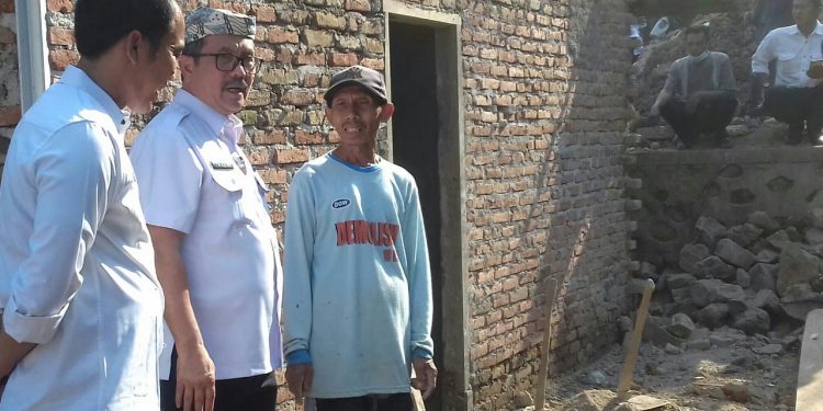 Kuwu H. Agus Kurniawan Budiman Menyampaikan Apresiasi Kepada Bupati Cirebon Atas Kunjungannya Di Desa Kedongdong Kidul