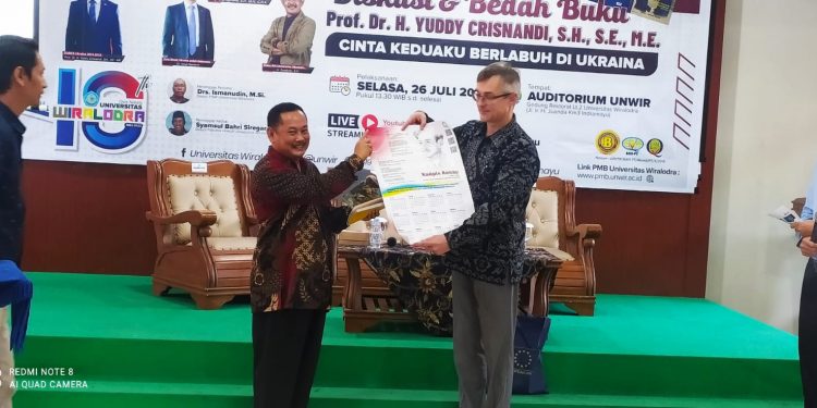 IKA Unwir Indramayu Gelar Diskusi dan Bedah Buku Cinta Keduaku Berlabuh di Ukraina