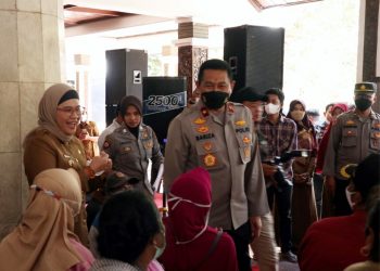 Wakapolda Jabar Tinjau Gebyar Vaksinasi Serentak di Kabupaten Indramayu