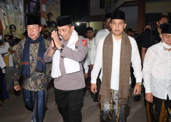 Kapolri Ajak Santri Pondok Buntet Pesantren Jaga Persatuan dan Kesatuan NKRI