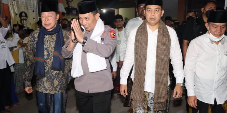 Kapolri Ajak Santri Pondok Buntet Pesantren Jaga Persatuan dan Kesatuan NKRI