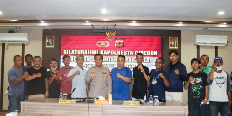 Kapolresta Cirebon Laksanakan Silaturahmi dengan Suporter Sepak Bola Se-Kabupaten Cirebon