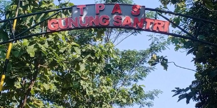 Seperti Masuk Istana Kerajaan, Memasuki Lokasi TPAS Gunung Santri Harus Ijin