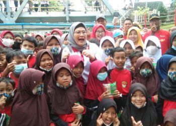 Bupati Indramayu Tebar 1 juta Benih Ikan di Sungai Cimanuk