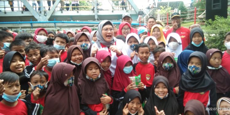 Bupati Indramayu Tebar 1 juta Benih Ikan di Sungai Cimanuk