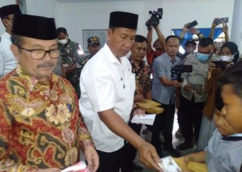 Rela Menunggu Lama Demi Dapatkan Santunan Dari Bupati