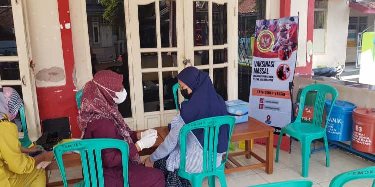 BINDA Jawa Barat Gelar Vaksinasi Massal di Desa Kamarang dan Kaligawe