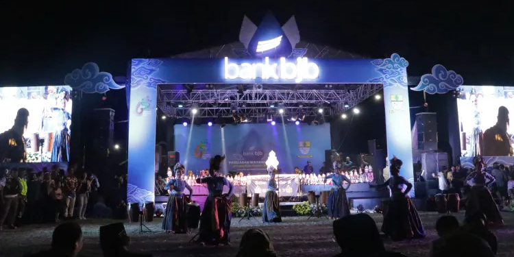 Pagelaran Wayang Golek, Wali Kota Cirebon: Tontonan yang Mengandung Tuntunan￼ ￼ ￼Pagelaran Wayang Golek, Wali Kota Cirebon: Tontonan yang Mengandung Tuntunan