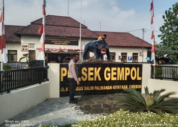 jumsih (jum’at bersih) dilingkungan Polsek Gempol – Polresta Cirebon.