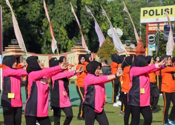 Peringati Hari Jadi ke-74, Polwan Polresta Cirebon Gelar Olahraga Bersama Serentak se-Indonesia