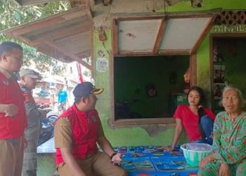 Camat Losarang Sidak Penyaluran Bansos