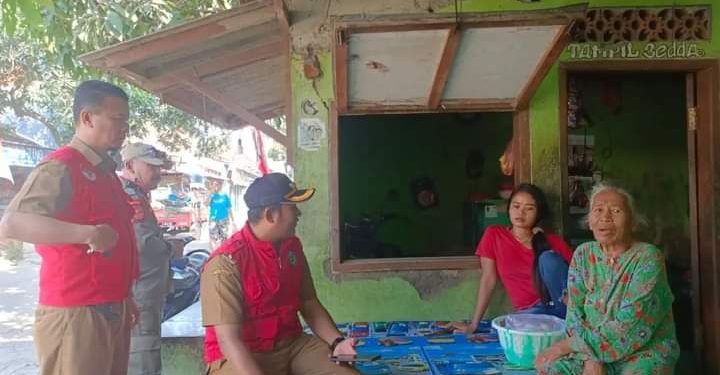 Camat Losarang Sidak Penyaluran Bansos