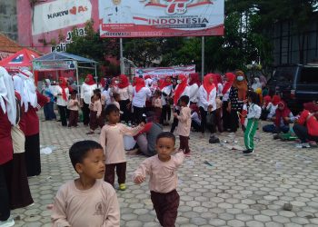 Semarak HUT RI, TK di Kecamatan Kandanghaur Ikuti Jalan Santai